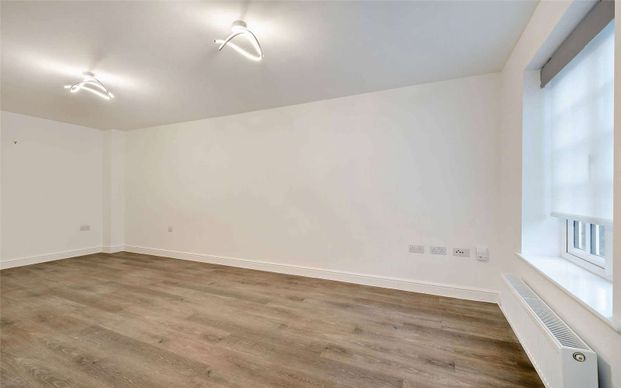 Three bedroom house with a driveway in a sought after village - Photo 1