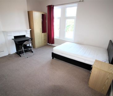 Room For Rent 283 Fawcett Road, Southsea - Photo 2