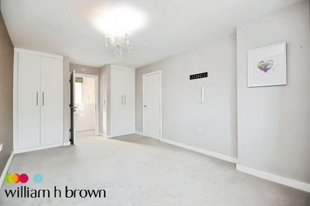 Holden Way, Colchester, Earls Colne - Photo 4