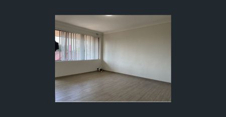 Spacious Modern Residence In A Central Location - Photo 3