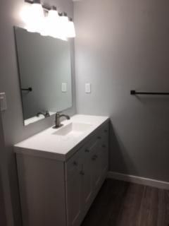 587 Gavin Court - Lower - 2 bed, 1 bath ALL INCLUSIVE - Photo 3