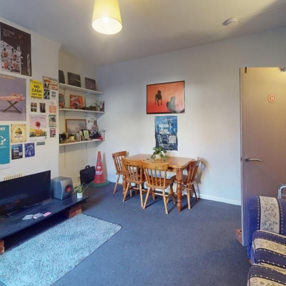 4 bedroom terraced house to rent - Photo 1