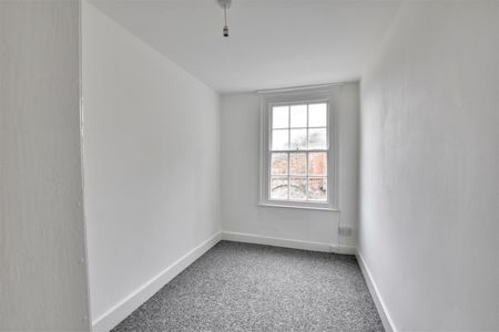 2 Bed Flat - Conversion - Photo 3