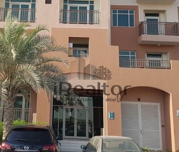 Spacious 1 BR with Balcony | Vacant !!! - Photo 1