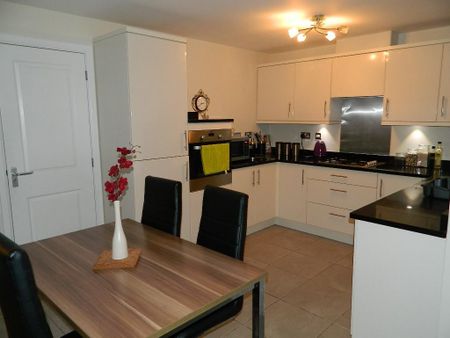 1 bedroom in a house share to rent - Photo 3