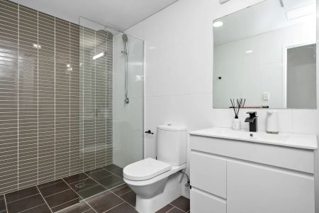 Renovated Apartment with Two Balconies in Prime Parramatta Location - Photo 4
