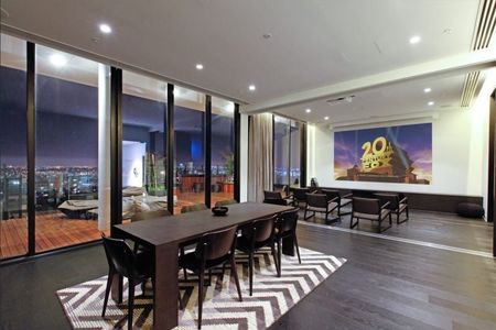 Luxury Two-Bedroom Apartment in Prestigious Fifty Albert, Melbourne - Photo 5