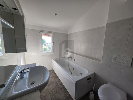 ACCOGLIENTE E SOLEGGIATO IN POSIZIONE CENTRALE - Foto 5