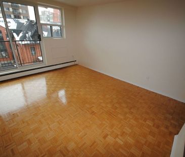 Downtown Living at its best - Minutes to parks, shops, restaurants,... - Photo 1