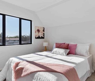 Modern home in Great Location - Photo 2