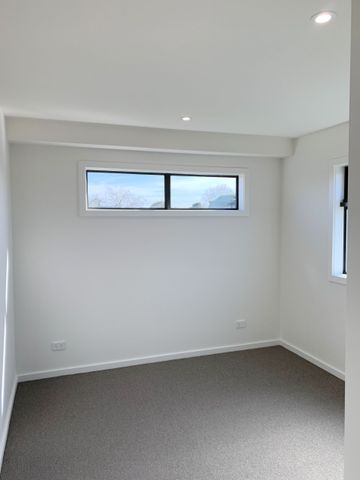 Perfect Position!! - Photo 3