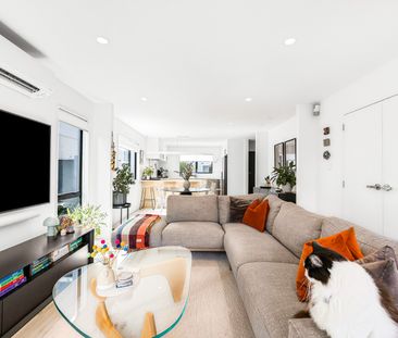 Sleek and Stylish - Photo 1