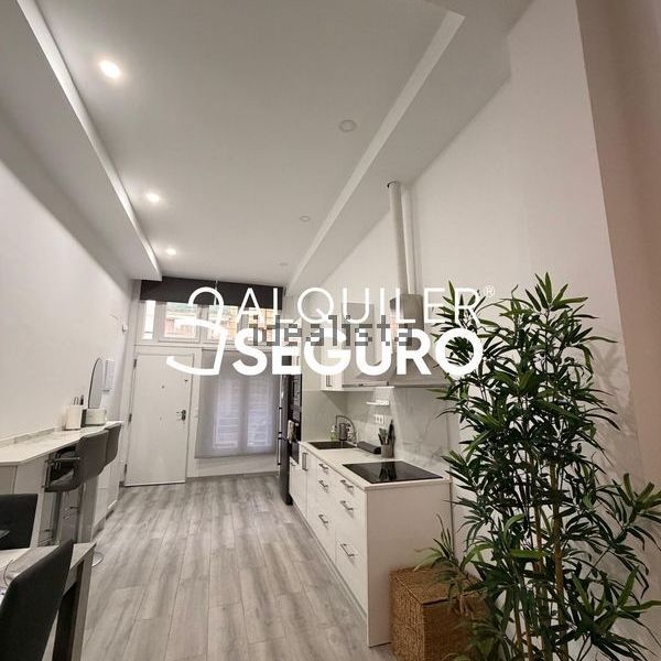 Alquiler de estudio en Calle Blas de Lezo - Photo 1