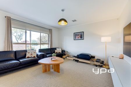 Modern 3-Bedroom Family Home in Prime Location - Photo 4