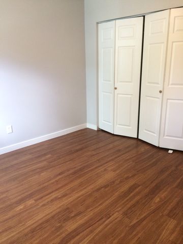 Darren Manor - Photo 4