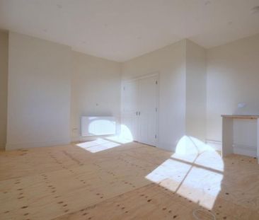 3 bedroom flat to rent - Photo 2