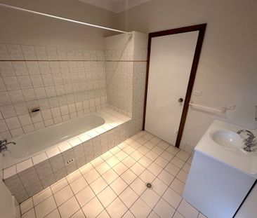 Lakeside Family Home - Photo 4