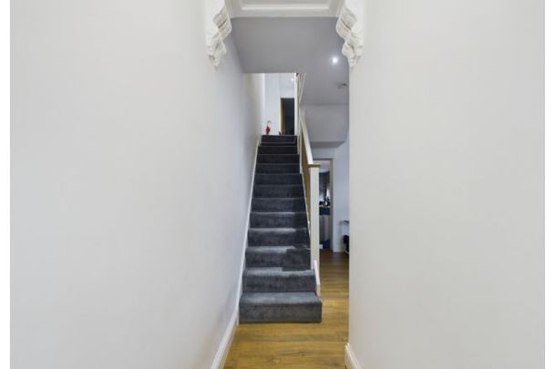 3 bedroom terraced house - Photo 1