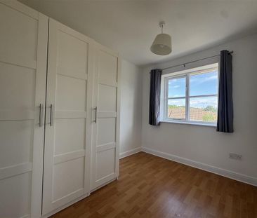 4 bedroom semi-detached house to rent - Photo 6