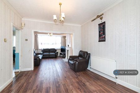 3 bedroom semi-detached house to rent - Photo 3