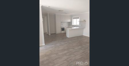 COSY 2 BEDROOM BRICK UNIT - Photo 4