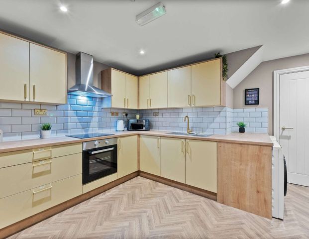 Forester Street Room 5 - Photo 1