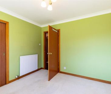 4 bedroom detached bungalow to rent - Photo 3