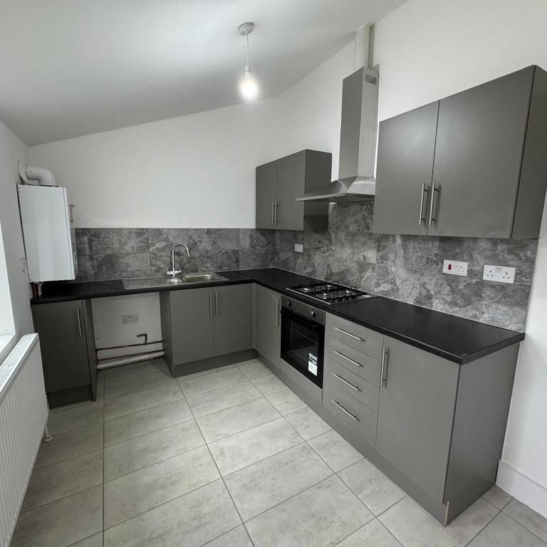 2 bedroom ground floor flat to rent - Photo 1
