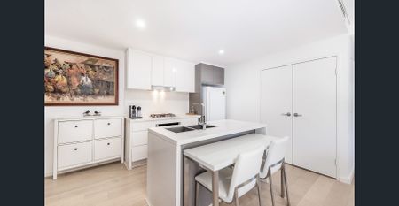 Conveniently located modern 2 bedroom apartment - Photo 3