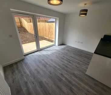 5 bedroom semi-detached house to rent - Photo 3