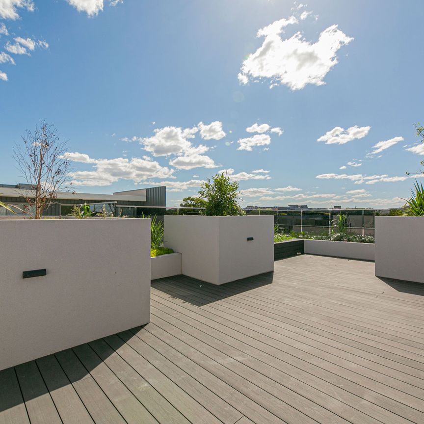 Boutique 1 Bedroom apartment with storage galore - Photo 1