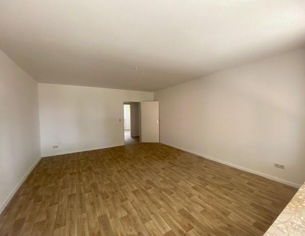 Frisch renovierte 4 Zi-Whg im EG + Balkon + Gäste-WC + Kellerraum in Brunsbüttel Otto Stöben GmbH - Foto 1