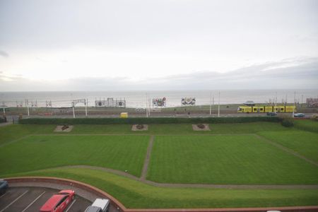 3 bedroom apartment to rent - Photo 2