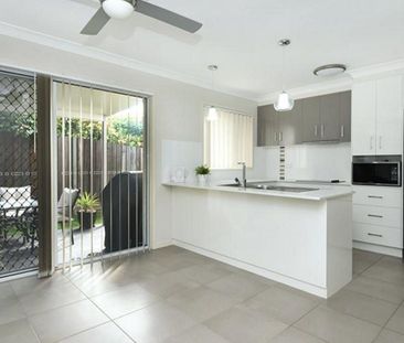 Modern Apartment with Private Courtyard - Photo 5