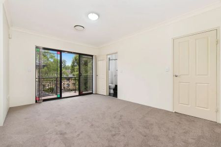 “3 Bedroom family home !” - Photo 2