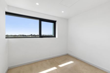 Modern 2-Bed Apartment with Stunning Views on the Rivers-edge! - Photo 2