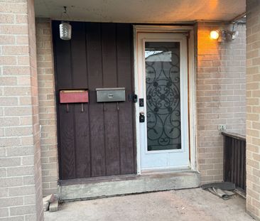 For Lease - 5 Herron Place Unit# Upper Leave 1/2nd Floor, Brampton,... - Photo 1