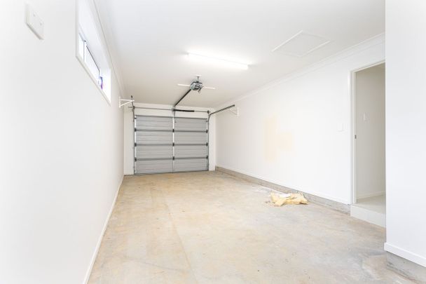 Bright 3 Bedroom Duplex ! - Photo 1