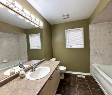 For Lease - 2250 Stone Glen Crescent, Oakville, Ontario - Photo 2