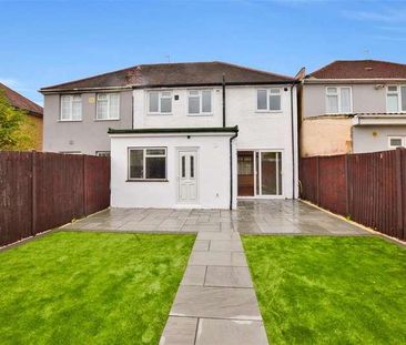 Littleport Spur, Slough, SL1 - Photo 5