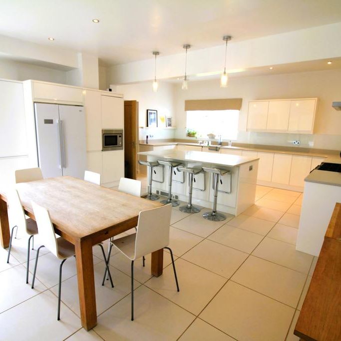 1 bedroom in a house share to rent - Photo 1