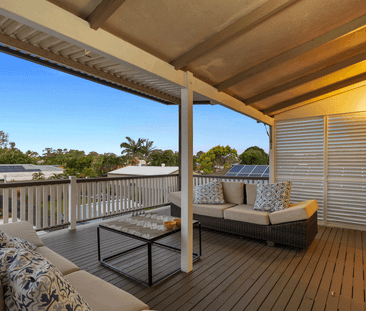 SPACIOUS FAMILY HOME WITH POOL, MULTIPLE LIVING AREAS & DUAL LIVING... - Photo 4