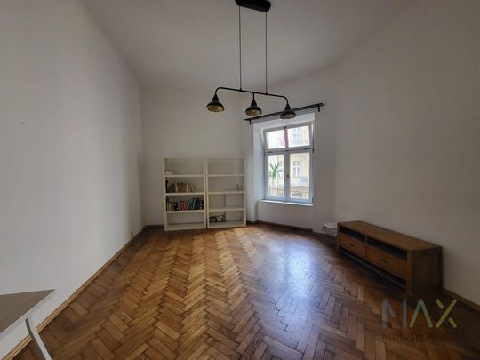 Przestronne mieszkanie z dwoma niezależnymi pokojami na pograniczu Starego Miasta i Kazimierza - Zdjęcie 1