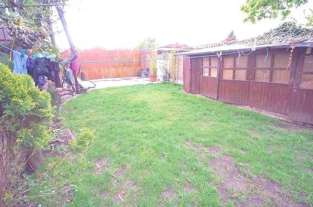 Manor Road, Romford, RM1 - Photo 1