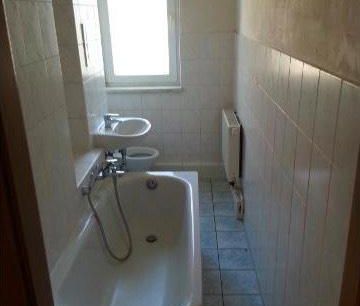 3-Raum-Wohnung mit Einbauküche in Braunsbedra Balkon - Foto 1