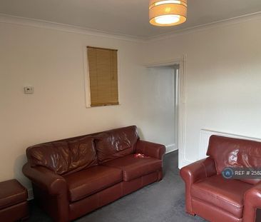 3 bedroom end of terrace house to rent - Photo 3