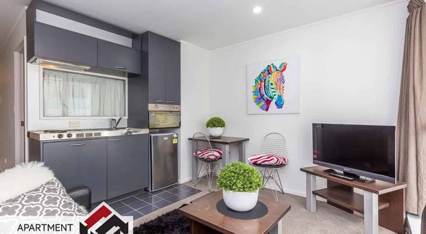 City Sanctuary 2-Bedroom Fully Furnished Apartment - Photo 1