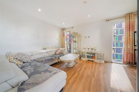 Flat , Aylesbury House, Hatton Road, Wembley - Photo 2