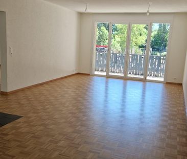 Appartement de 5 pièces au 1er étage Parking obligatoire de CHF 175.00 - Photo 2
