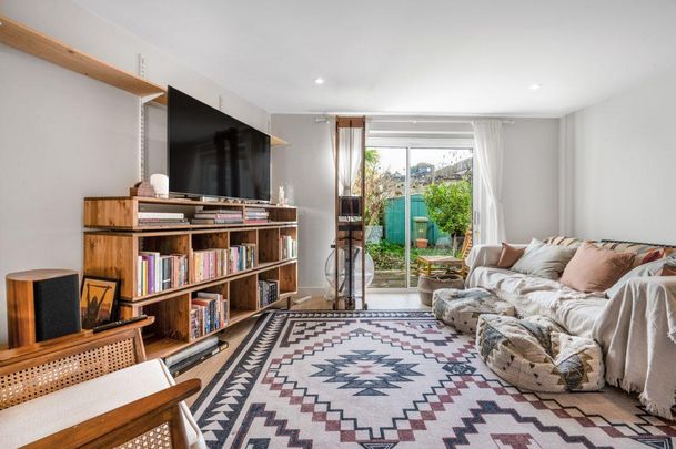 1 bedroom ground floor flat to rent - Photo 1